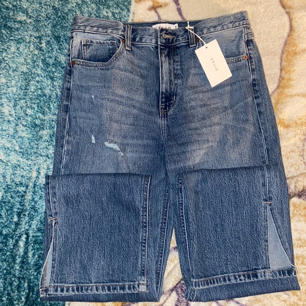 size 9 high rise, straight jeans with slit. Never worn. Tag still on.